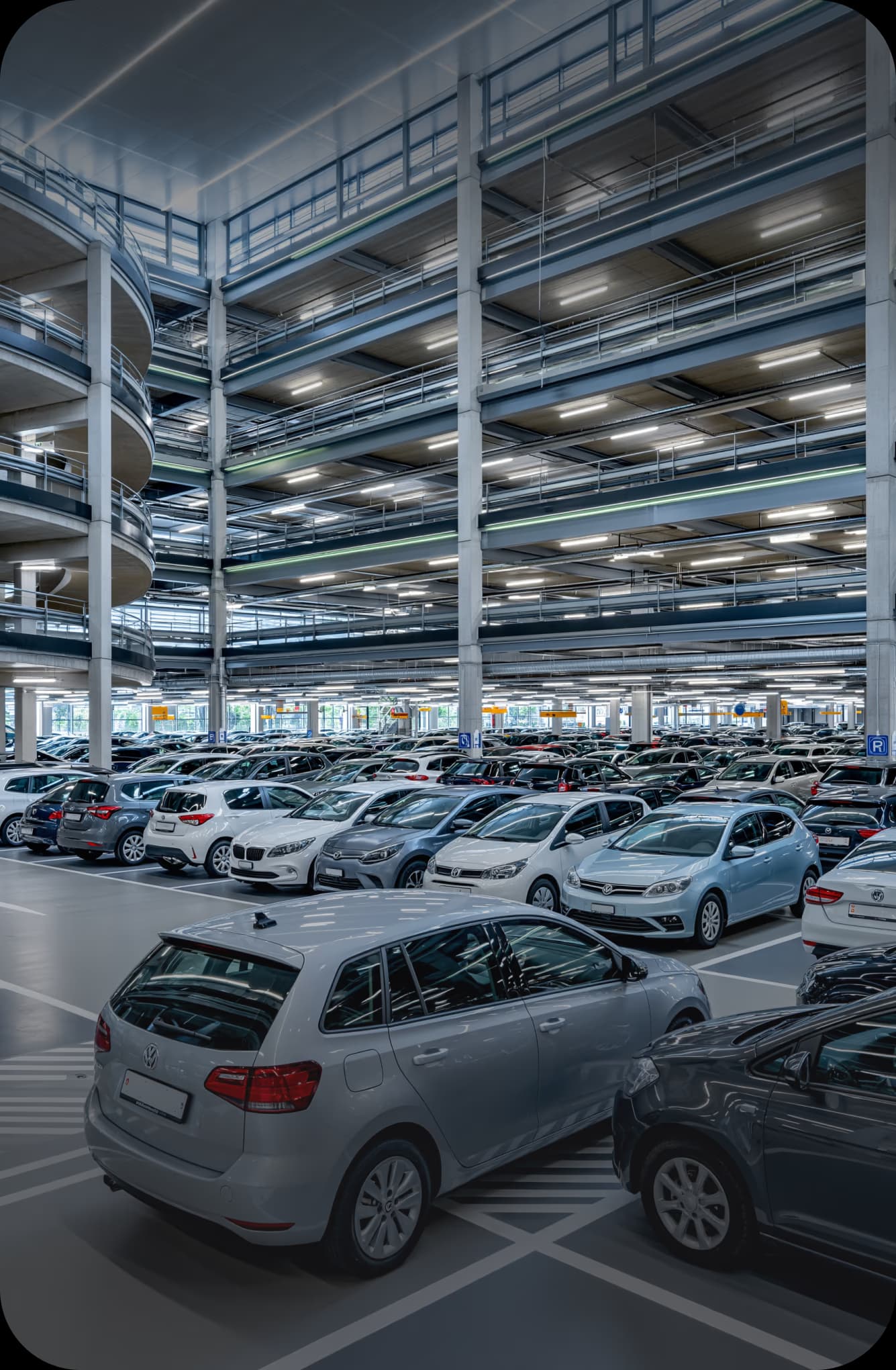Großanlage mit mehreren Parkebenen